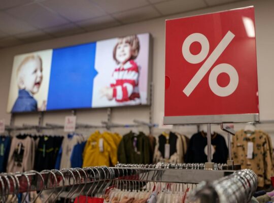What to Look for in Baby Clothes Online Before You Click “Buy”